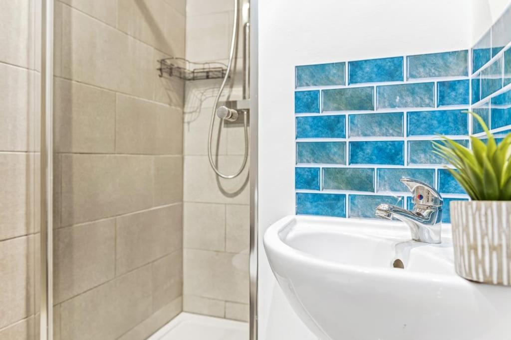 Luxurious 3 Bedroom Apartment In Park Estate Nottingham Exterior photo